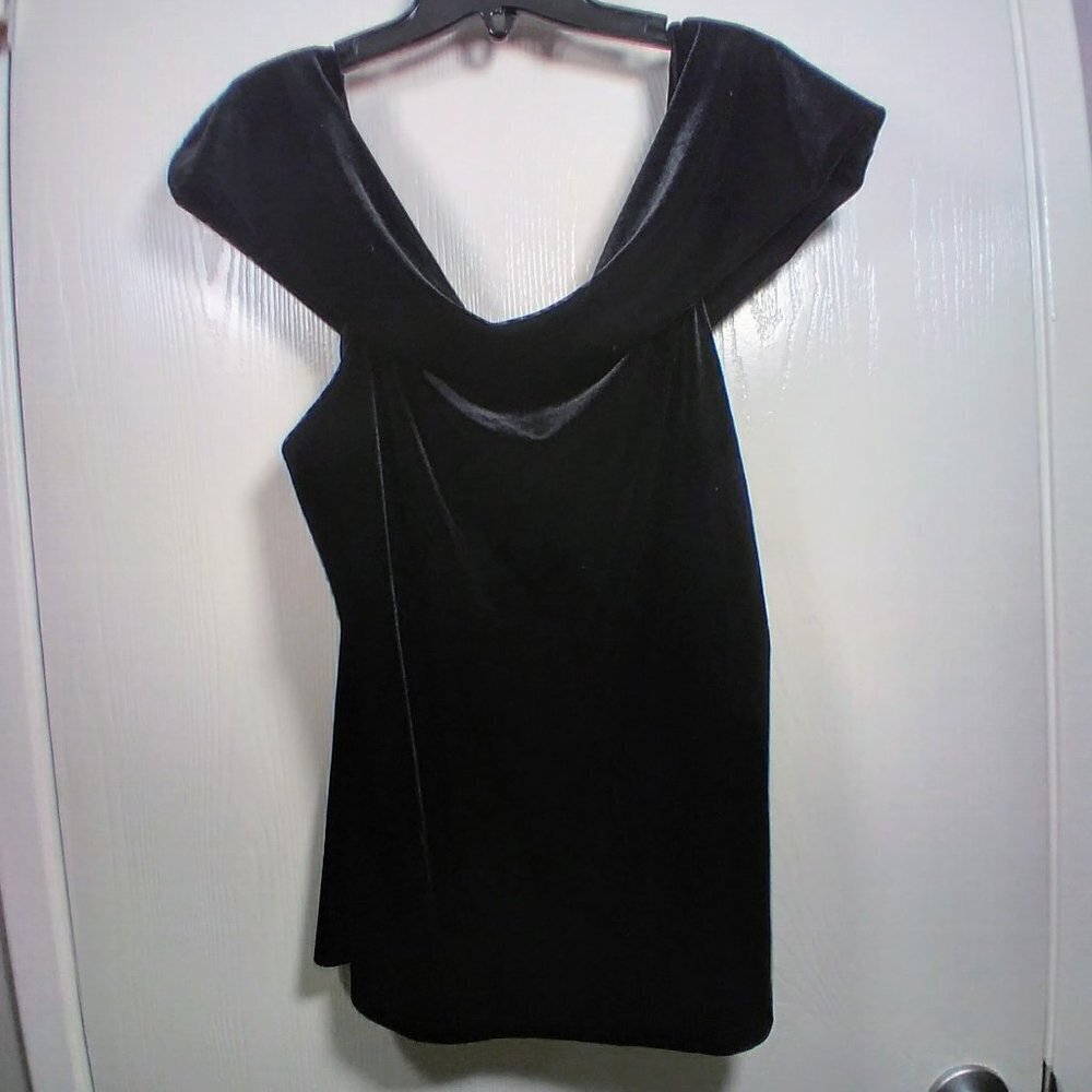 Nexxen Black Velvet Sleeveless Top
